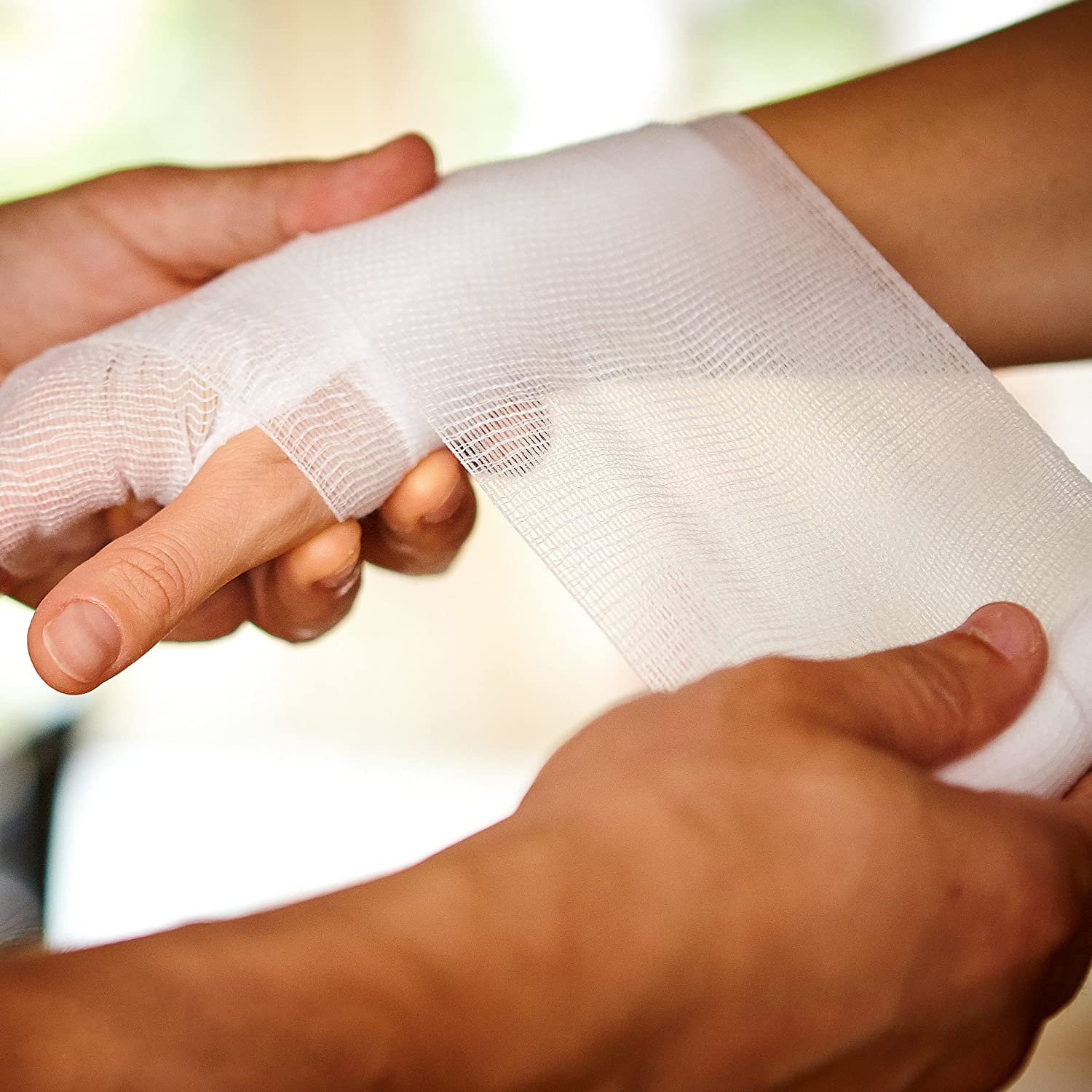 How to choose the right gauze rolls for wound healing?