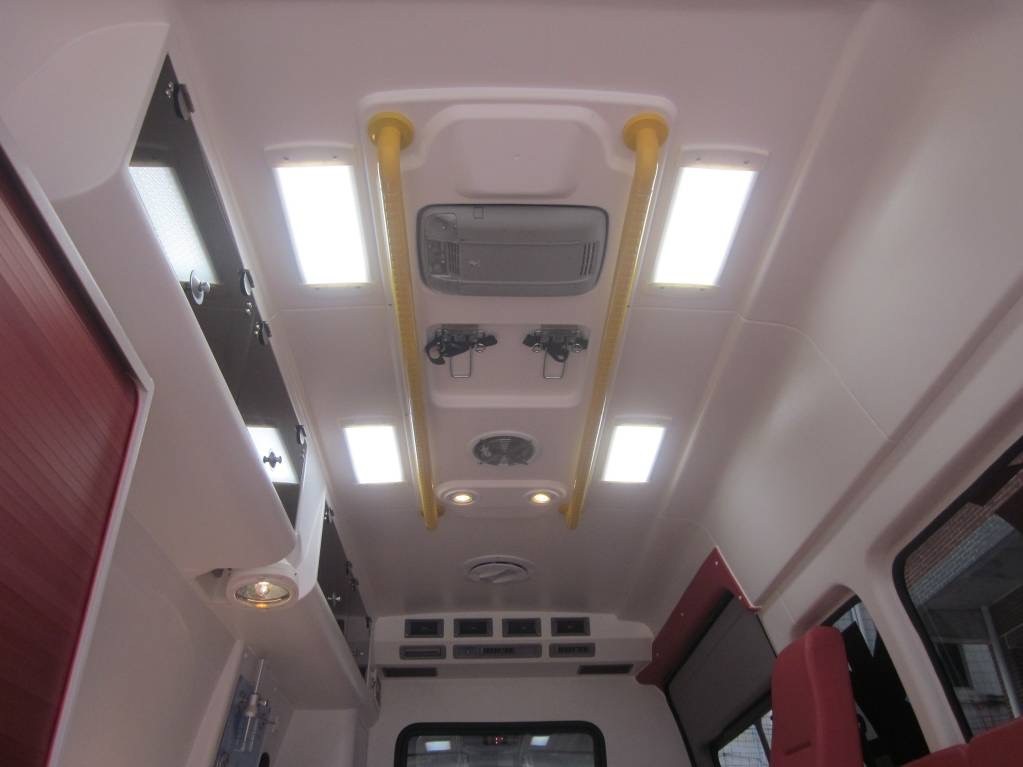China Quatlity Toyota Ford Transit V362 Monitoring Ambulance